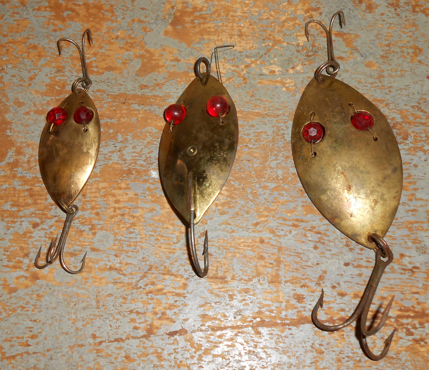 Antique lures red caster
